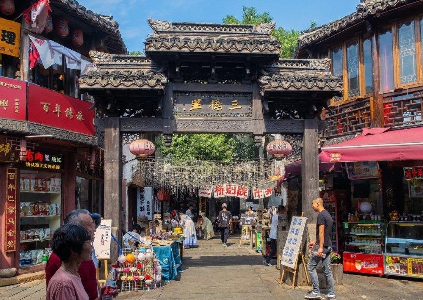 大连民族学院会计专业和市场营销专业大一课程设置问题，请大连民族学院的师哥师姐来回答